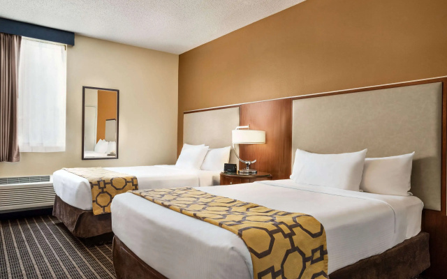 photo 3 of Belmont Inn & Suites