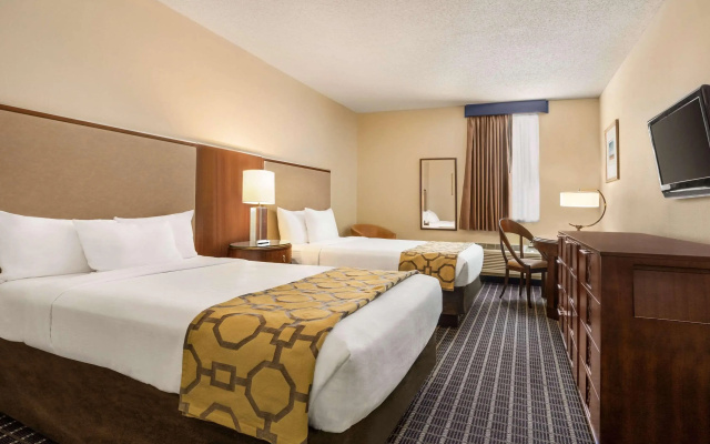 photo 4 of Belmont Inn & Suites