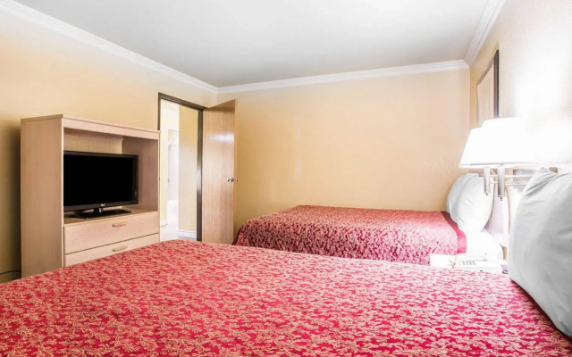 photo 3 of SureStay Hotel by Best Western Fontana