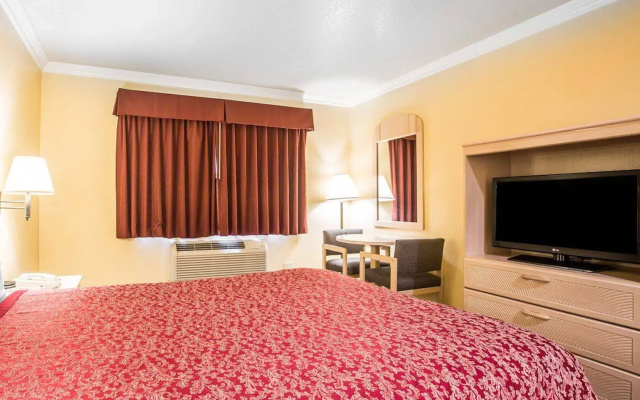 photo 4 of SureStay Hotel by Best Western Fontana