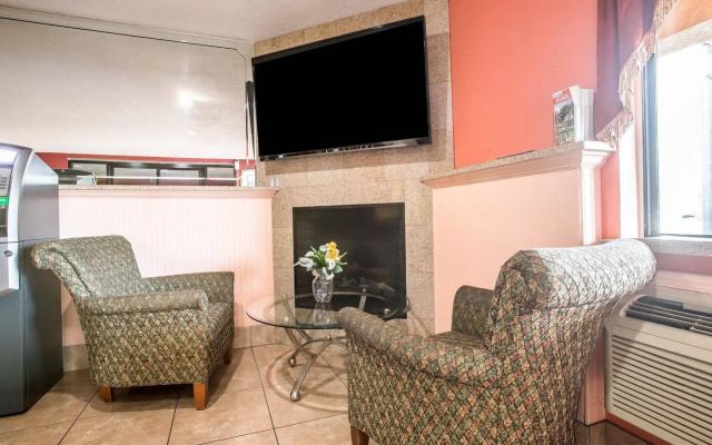photo 2 of Econo Lodge Atlanta Airport East