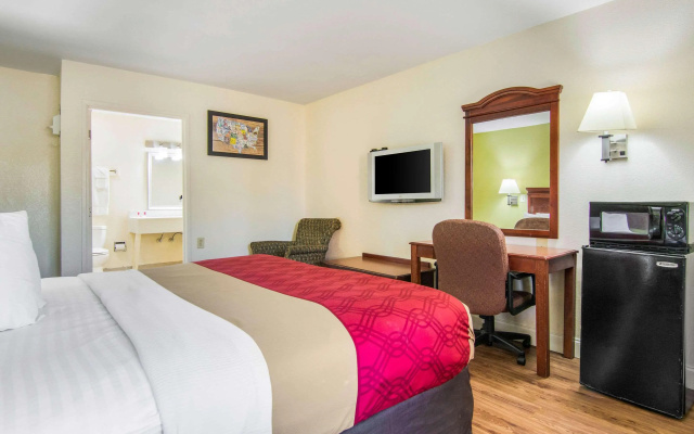 photo 5 of Econo Lodge Atlanta Airport East