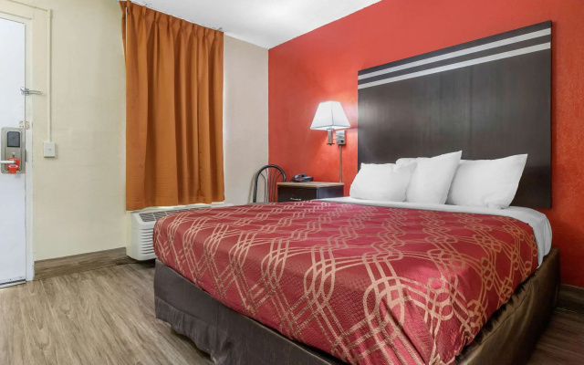 photo 4 of Econo Lodge Columbia Fort Jackson