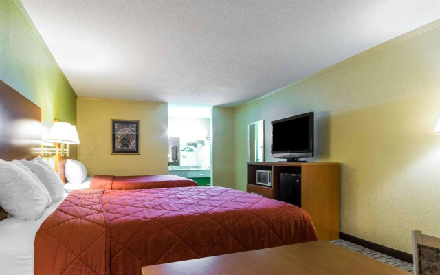 photo 2 of Econo Lodge Franklin South