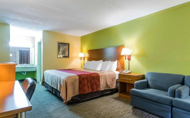 photo 3 of Econo Lodge Franklin South