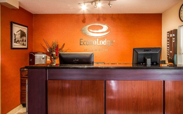 photo 2 of Econo Lodge Freeport - Brunswick Area
