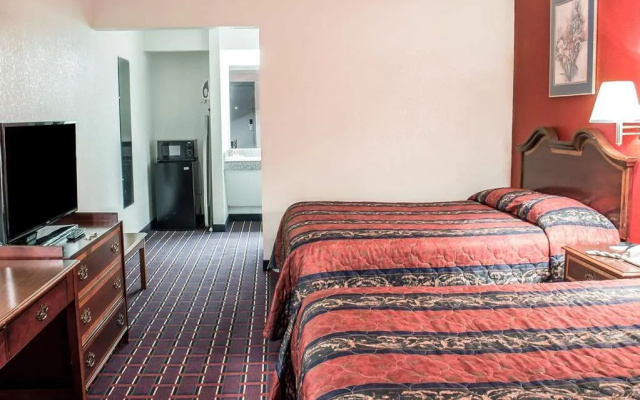 photo 4 of Econo Lodge Henderson
