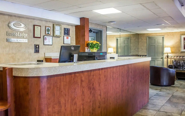 photo 2 of Econo Lodge Hicksville - Long Island