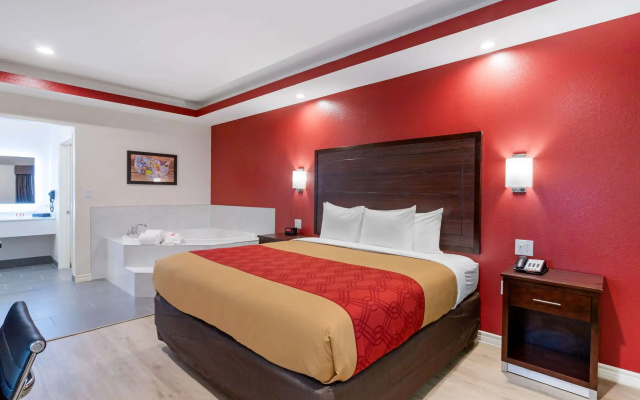 photo 3 of Econo Lodge Houston