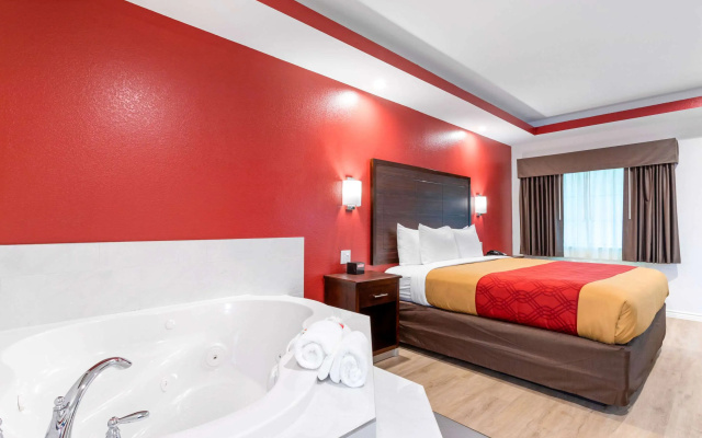 photo 4 of Econo Lodge Houston