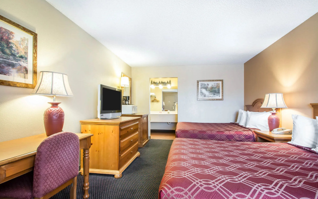 photo 5 of Econo Lodge I-44 - Exit 80