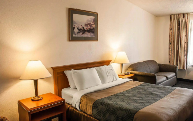 photo 3 of Econo Lodge Inn & Suites