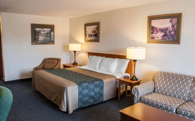 photo 4 of Econo Lodge Inn & Suites