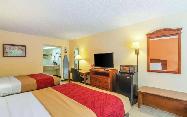 photo 4 of Econo Lodge Inn & Suites Gulfport Airport
