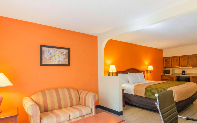 photo 5 of Econo Lodge Inn & Suites Gulfport Airport