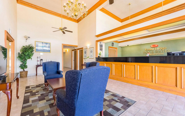 photo 2 of Econo Lodge Inn & Suites