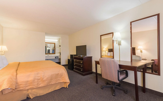 photo 3 of Econo Lodge Inn & Suites