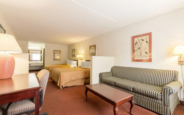 photo 4 of Econo Lodge Inn & Suites