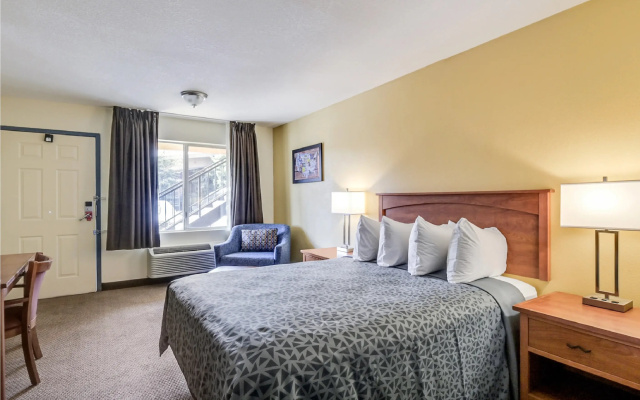 photo 4 of Econo Lodge Inn & Suites Lodi - Wine Country Area