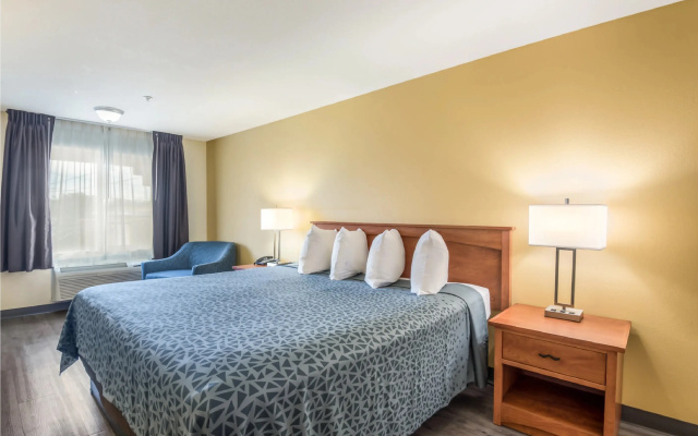 photo 5 of Econo Lodge Inn & Suites Lodi - Wine Country Area