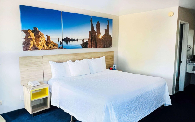 photo 3 of Days Inn by Wyndham Ridgecrest near China Lake Naval Station