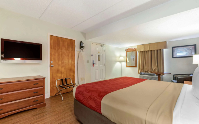 photo 2 of Econo Lodge Inn & Suites Lugoff