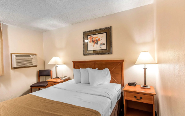 photo 3 of Brentwood Inn Clinton
