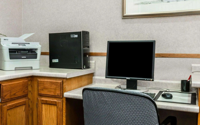 photo 5 of Econo Lodge & Suites Grand Rapids Airport