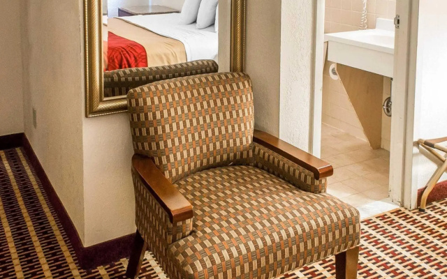 photo 3 of Economy Inn & Suites