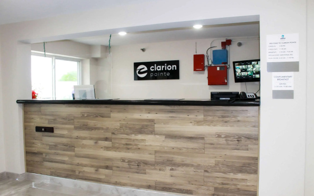photo 2 of Clarion Pointe Bettendorf - Quad Cities