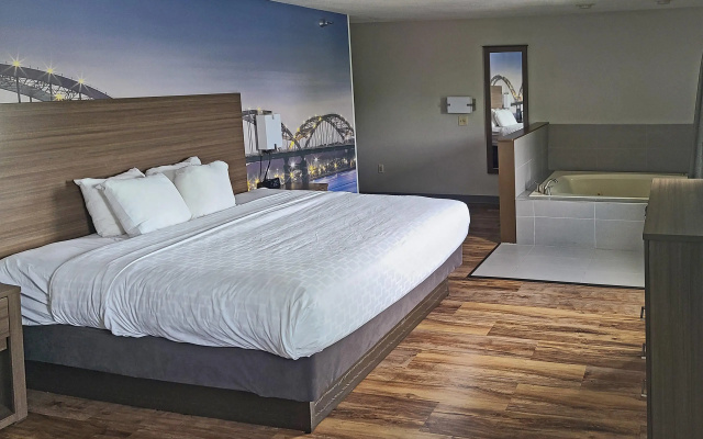 photo 4 of Clarion Pointe Bettendorf - Quad Cities