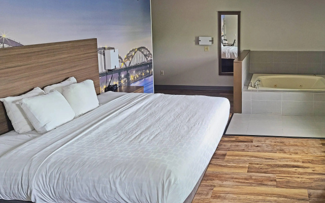 photo 5 of Clarion Pointe Bettendorf - Quad Cities