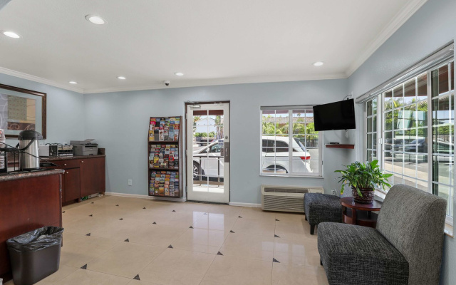 photo 2 of Motel 6 Carlsbad, CA - North