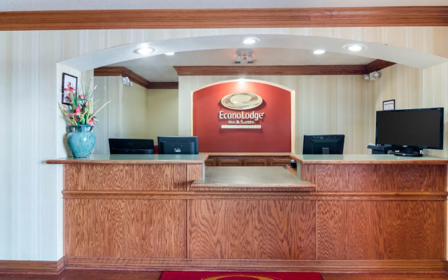 photo 2 of Econo Lodge Inn  Suites Six Flags