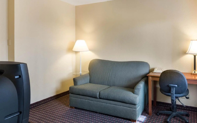 photo 3 of Econo Lodge Inn  Suites Six Flags