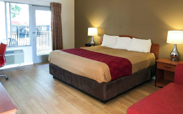 photo 3 of Econo Lodge Inn & Suites Oakland Airport