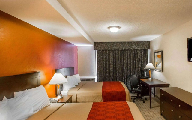 photo 3 of Econo Lodge Inn & Suites Old Saybrook Westbrook