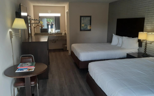 photo 2 of Rodeway Inn & Suites Wilmington North