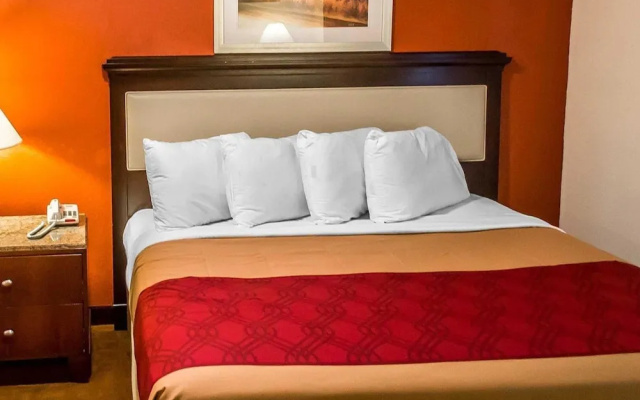 photo 2 of Econo Lodge Inn & Suites