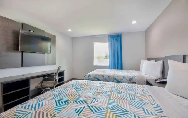 photo 5 of Econo Lodge Inn & Suites
