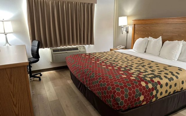 photo 2 of Econo Lodge Inn & Suites