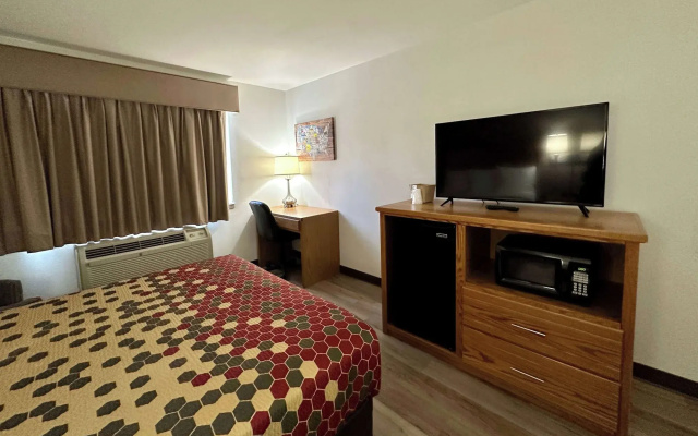 photo 5 of Econo Lodge Inn & Suites