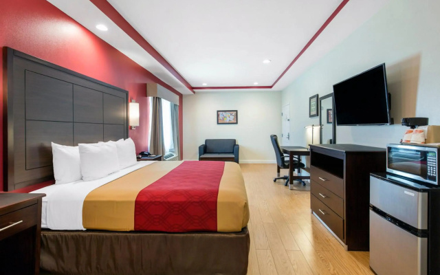 photo 4 of Econo Lodge Inn & Suites Houston Willowbrook