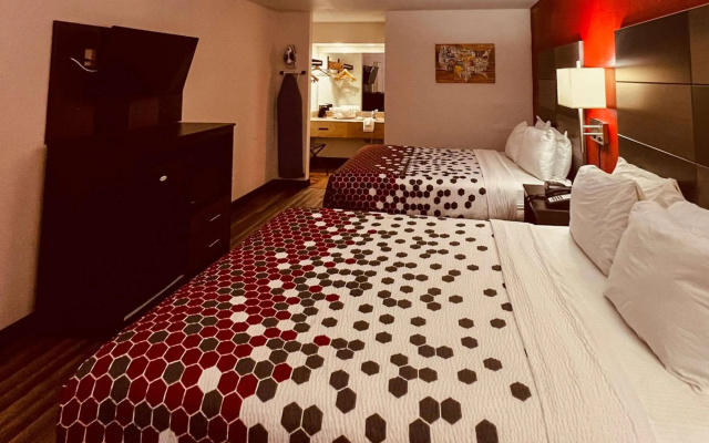 photo 3 of Econo Lodge Inn & Suites
