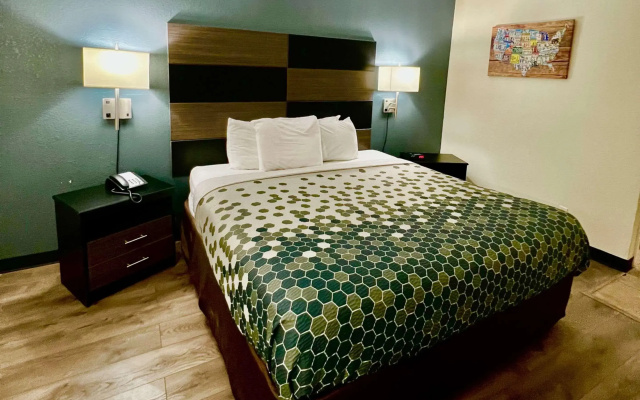photo 4 of Econo Lodge Inn & Suites