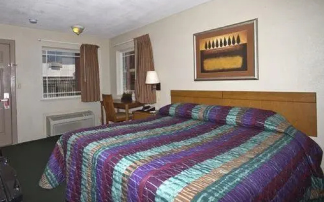 photo 2 of Econo Lodge Inn & Suites
