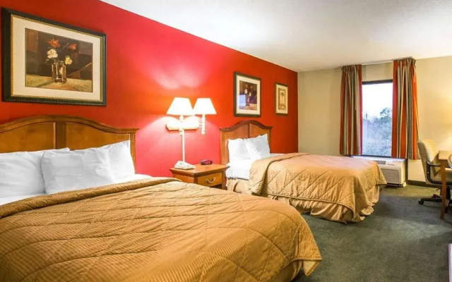 photo 2 of Econo Lodge Inn & Suites Canton