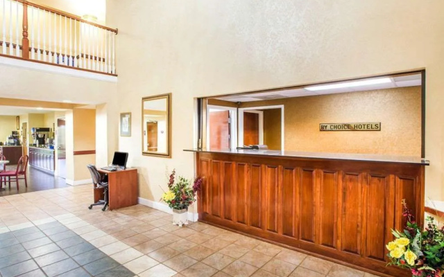 photo 4 of Econo Lodge Inn & Suites Canton