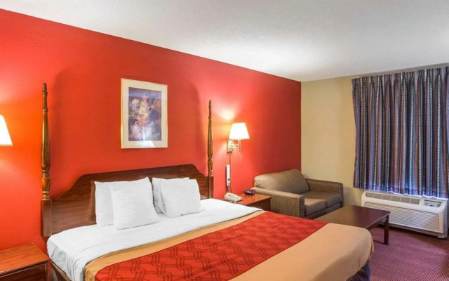 photo 5 of Econo Lodge Inn & Suites Canton