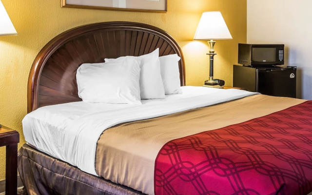 photo 4 of Econo Lodge Inn & Suites